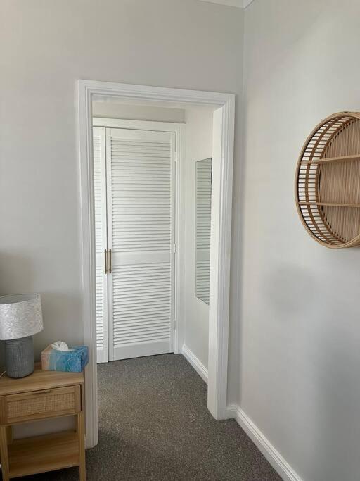 3-bed recently-renovated coastal style home photo 1