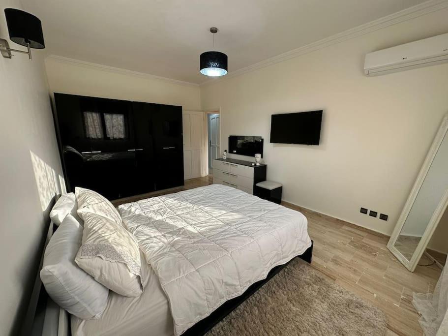 Luxury, Cosy Apartement (Wifi, Balcony, Parking)