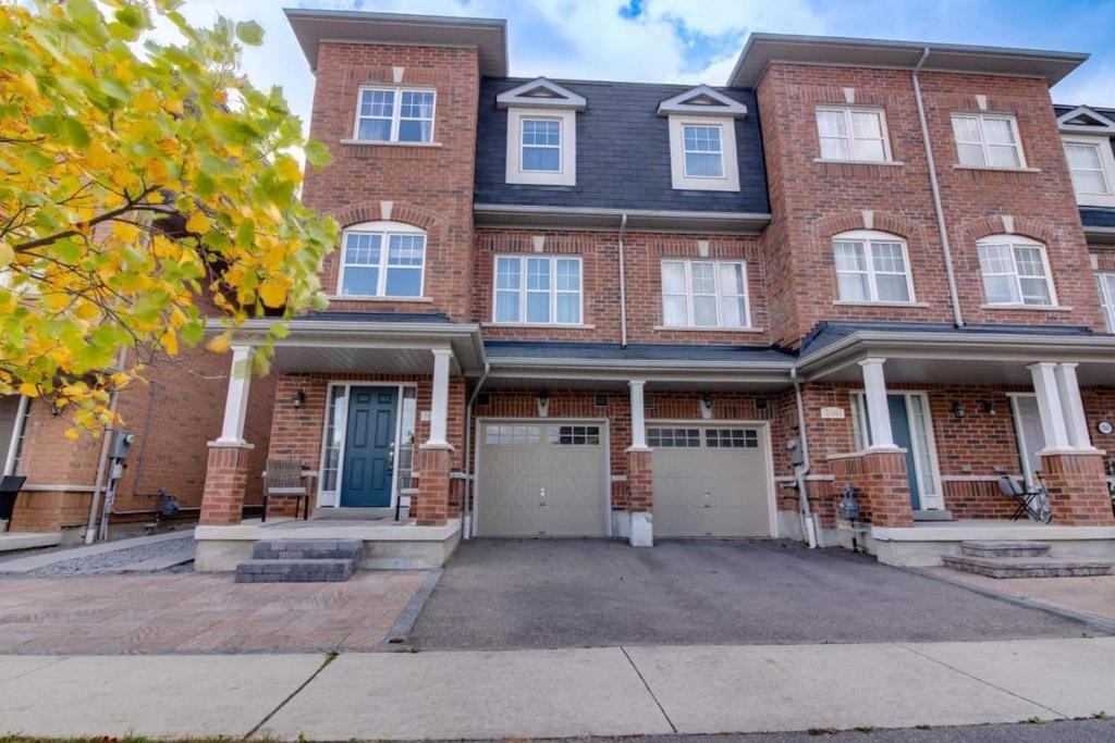Affordable Toronto Spa Retreat!! Ground level separate unit suite with Jacuzzi!! photo 2