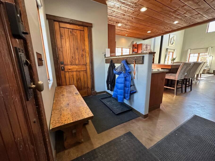 The Bross Ranch Cabin - Open Floor Plan! 10Mi to Ski Breck! Hot Tub! photo 3