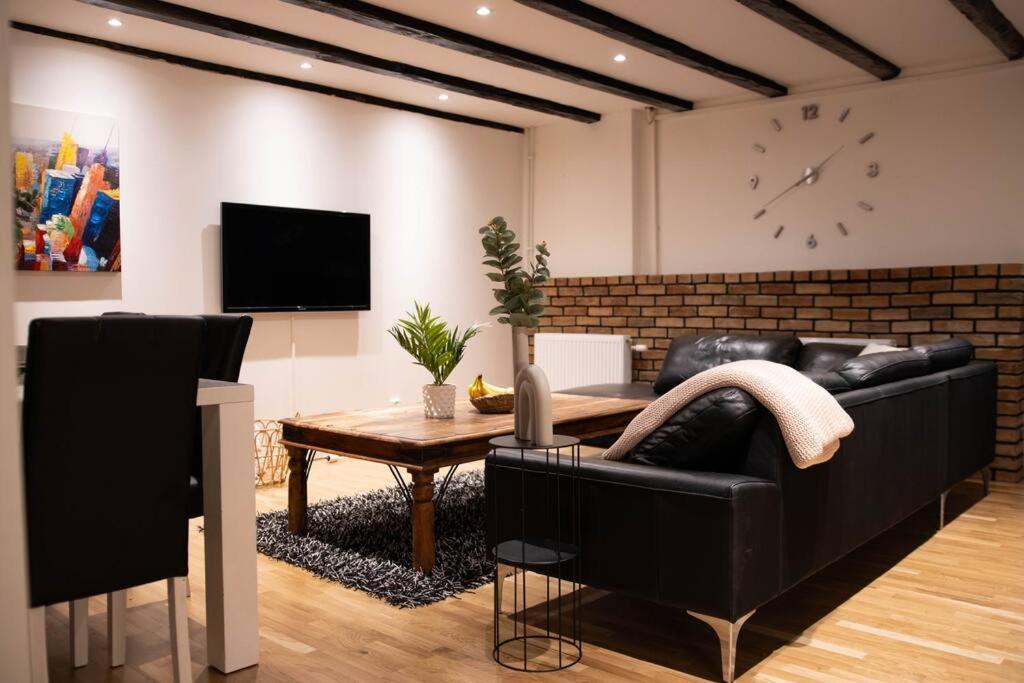 Historical Malt Factory Apartment, 6 Bedrooms, sleeps 12 , Hot Tub photo 1
