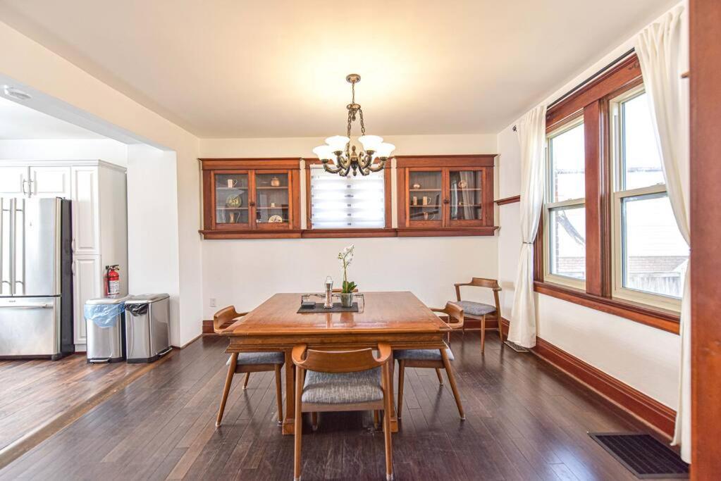 Charming 3BR Century Home in Downtown Barrie photo 3