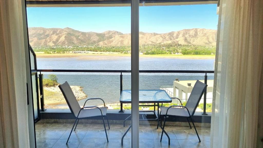 Departamento frente a lago Carlos Paz - Villa Siquiman - Complejo Veneto Village photo 2