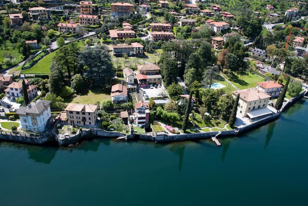 Beautiful Villa with Private Access to the Lake. photo 4