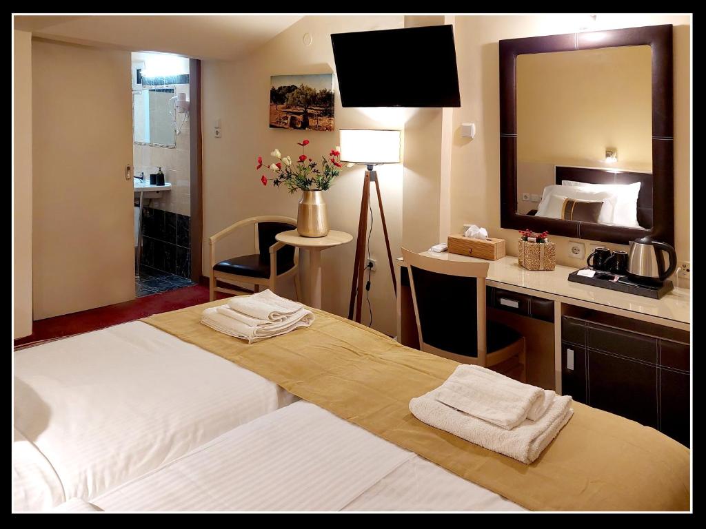Lakonia Hotel photo 1