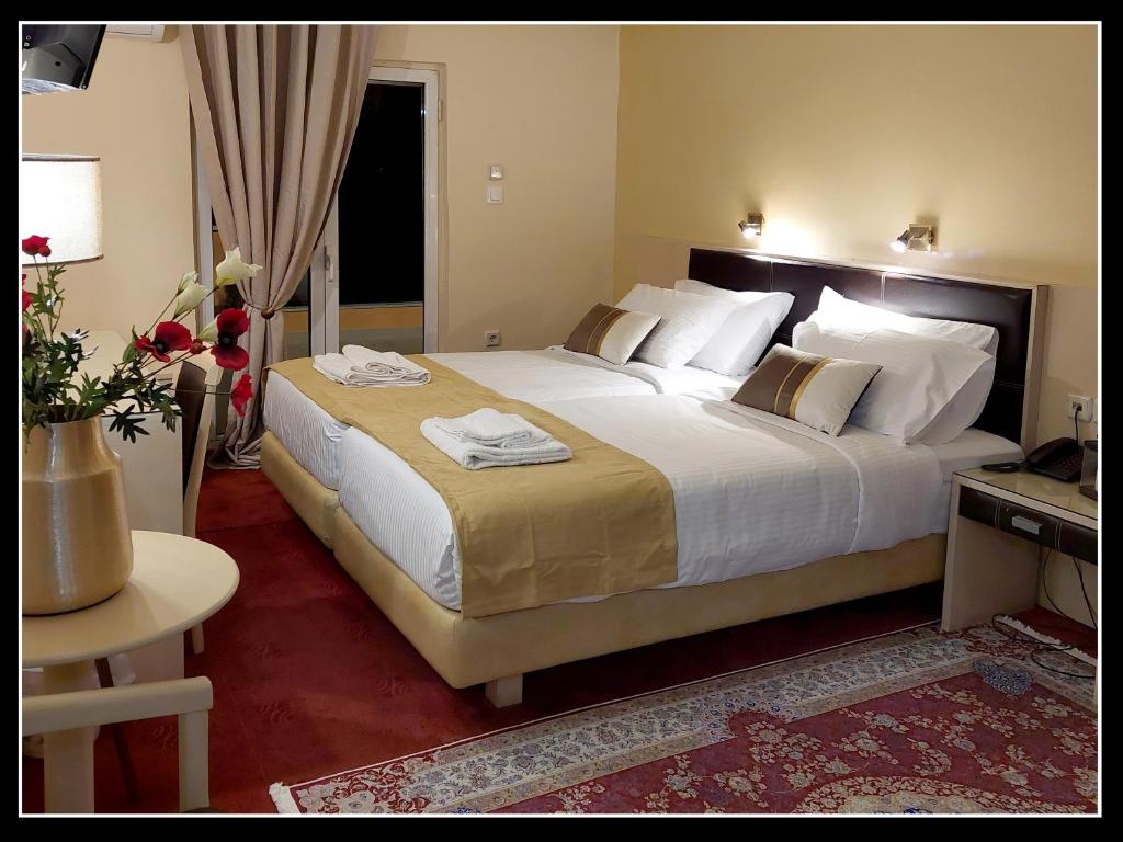 Lakonia Hotel photo 2