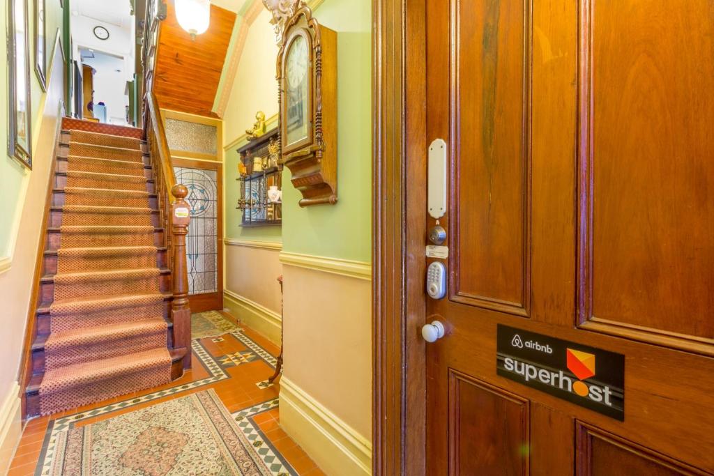 Stylish Surry Hills Heritage Retreat photo 1