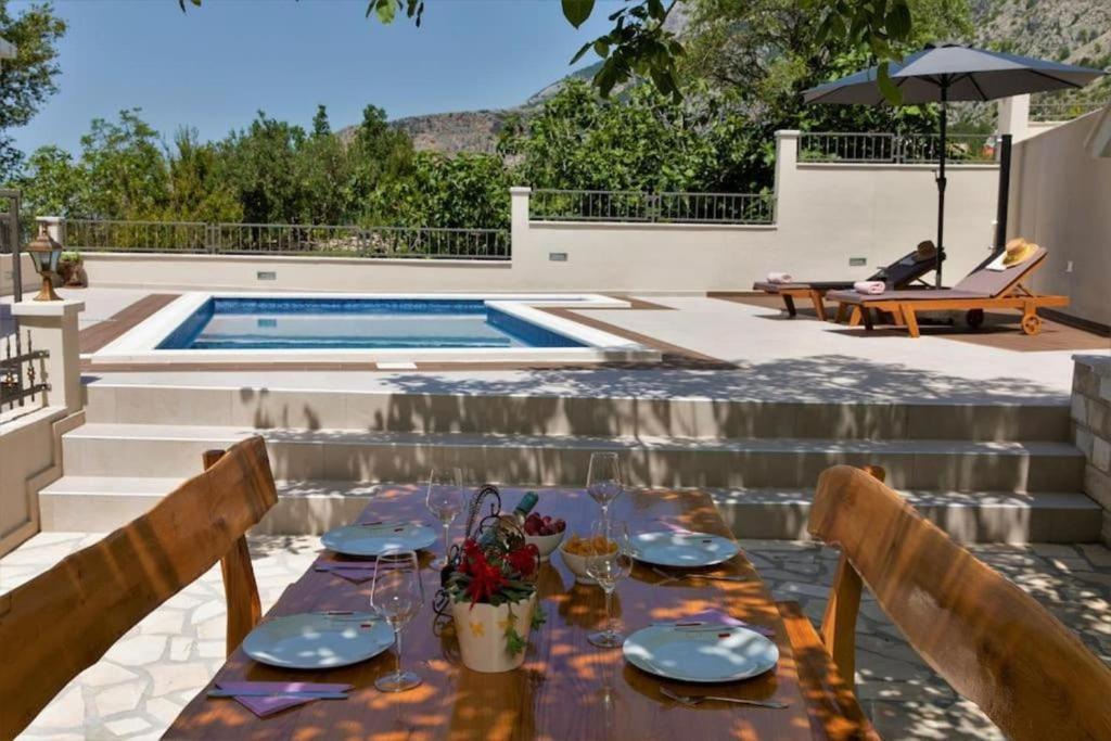 Holiday house Alina with heated Pool photo 2