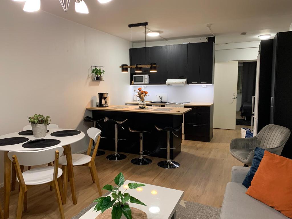 StarHomes 2 BR City Apartment photo 2