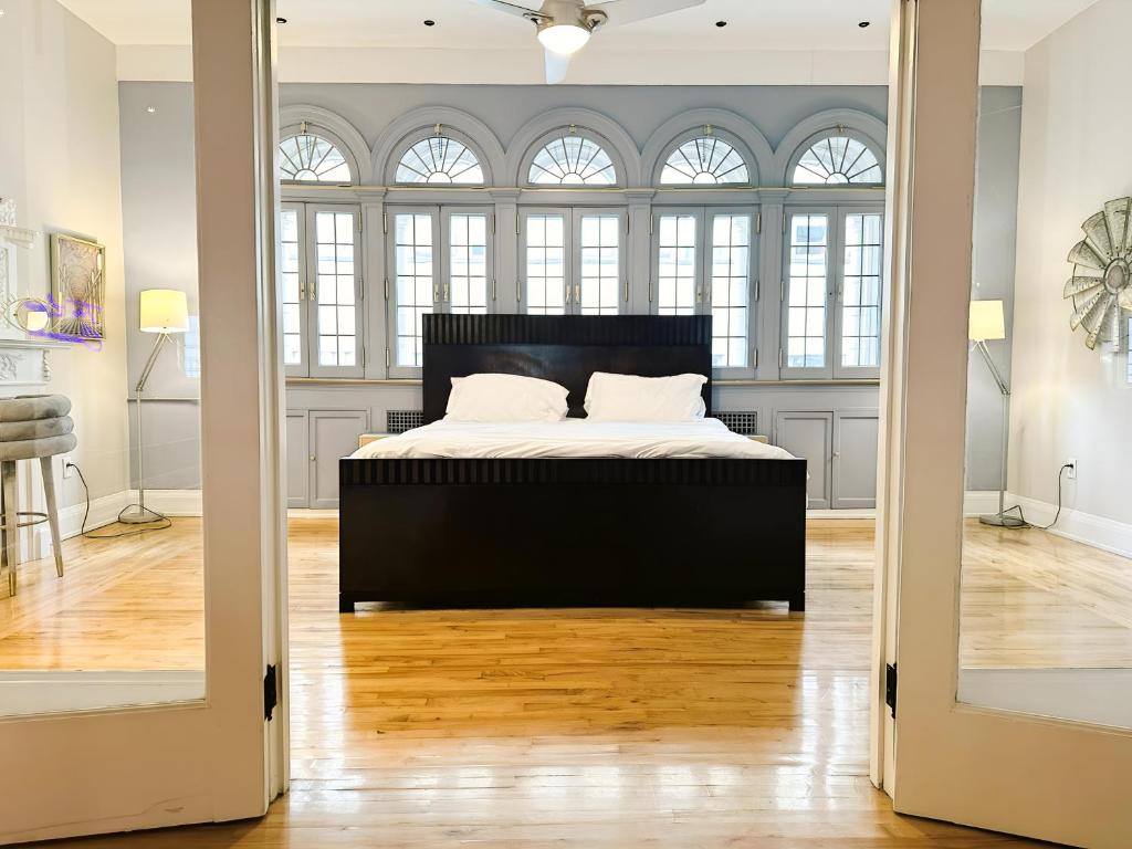 The Historic Lyric Penthouse with Private Rooftop photo 1