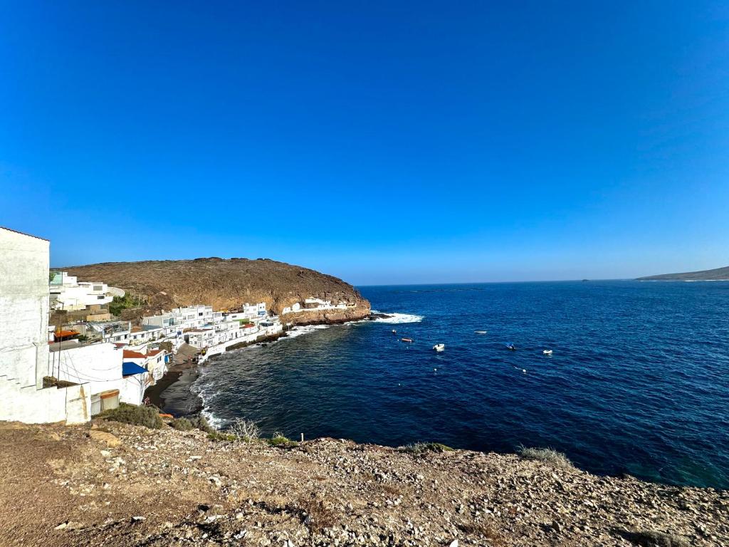 Beachfront - ocean view - sea view - modern - cozy - Netflix & Wi-Fi - islet view - dunes view - mountain view photo 2