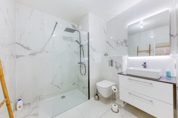 Chic T2 with Jacuzzi near Paris photo 3