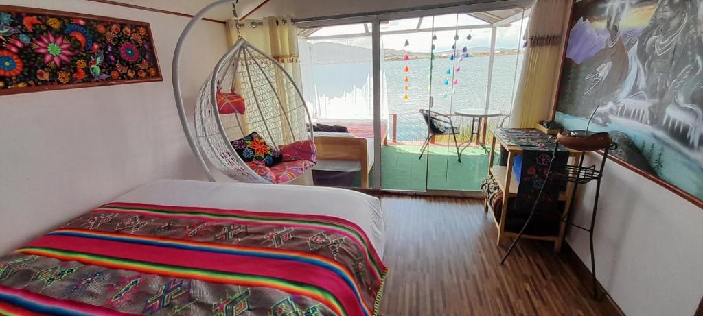 Uros Amaru Marka Lodge