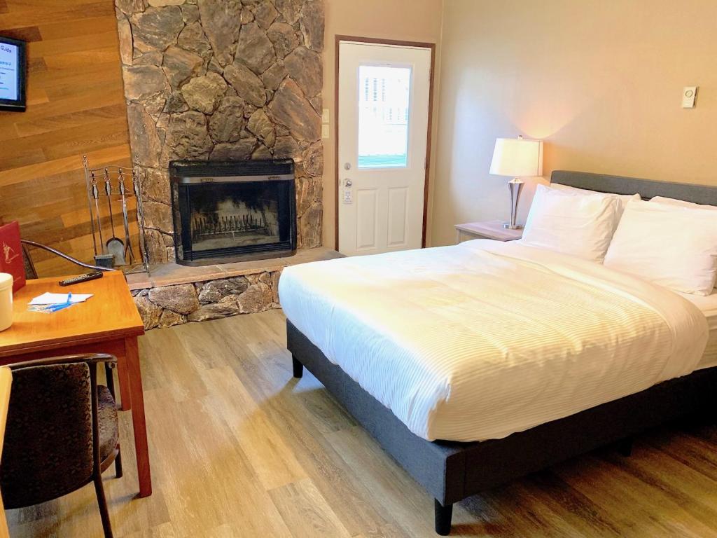 Sunwapta Falls Rocky Mountain Lodge photo 1