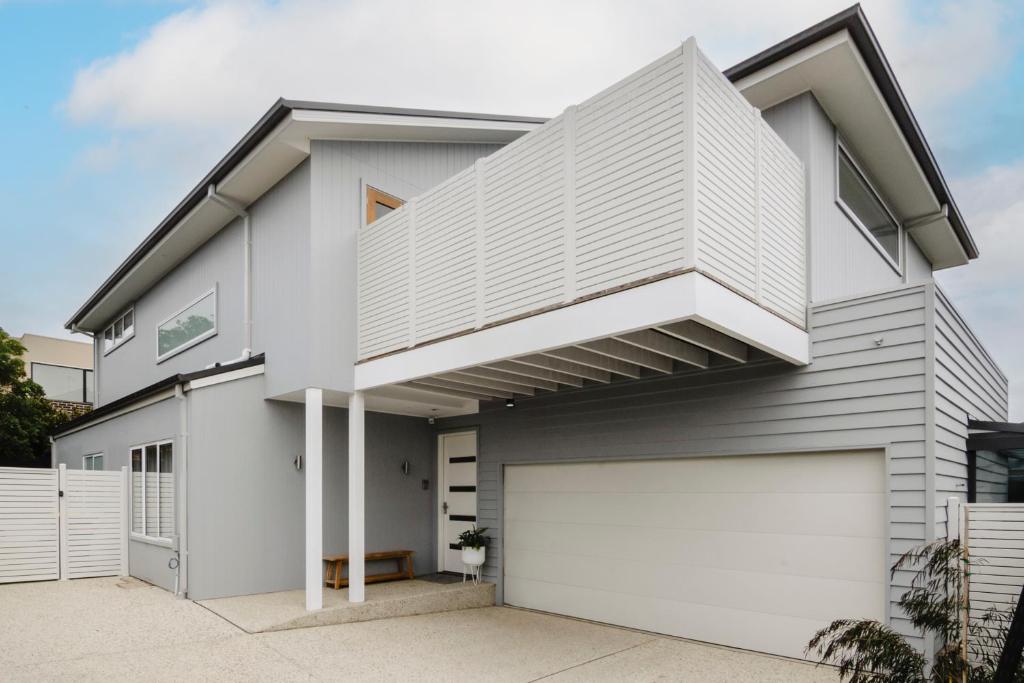 Beachside Mornington house photo 3