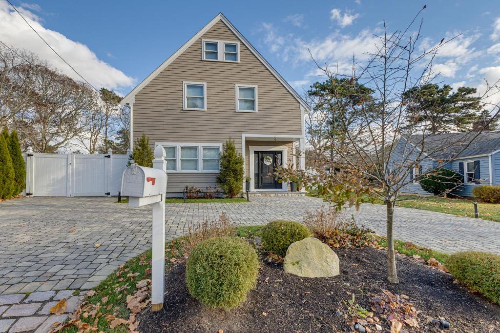 Sleek and Modern Cape Cod Home 2 Mi to Beaches! photo 1