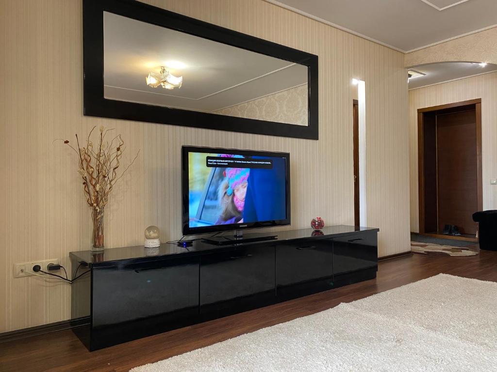 One-Bedroom Apartment in the center photo 3