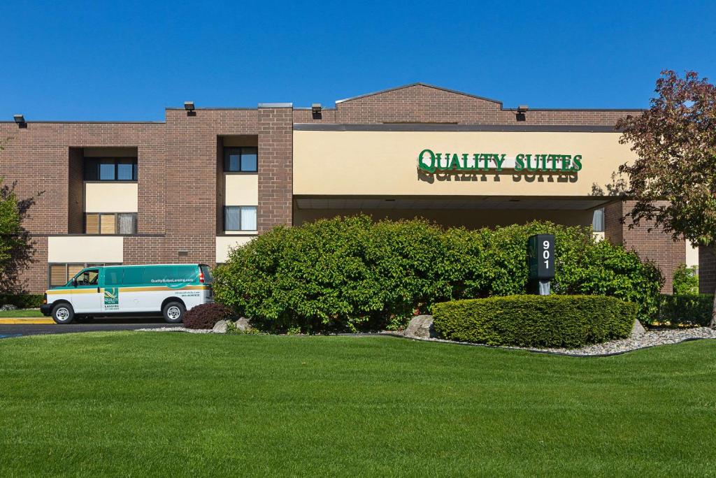 Quality Suites Lansing image