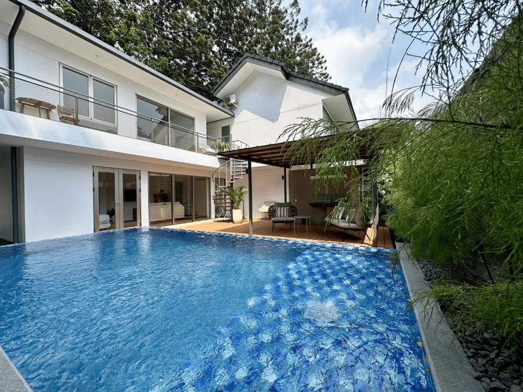 Bungalow Homes photo 3