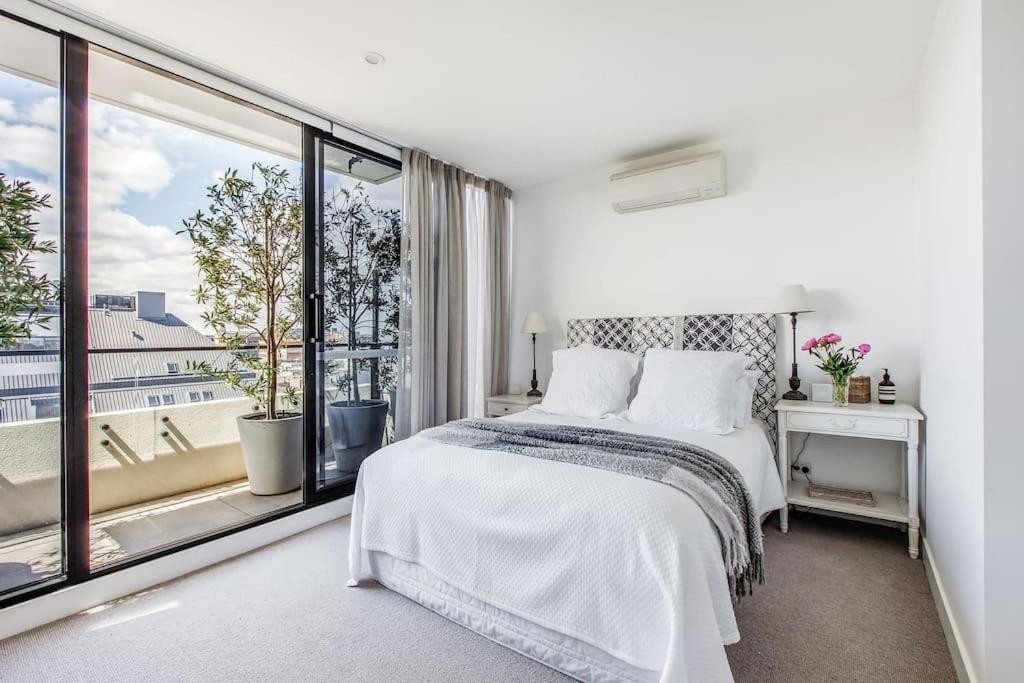 Skyward Sanctuary - Charm in the Heart of Prahran photo 2