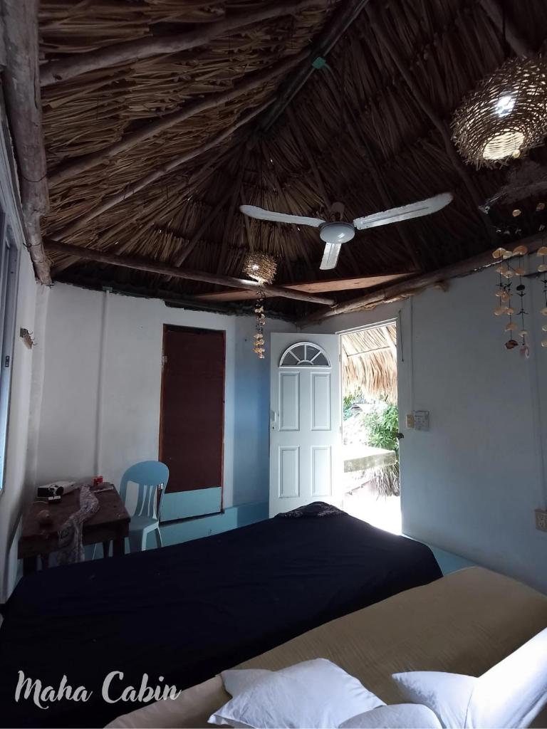 Maha cabin beach access