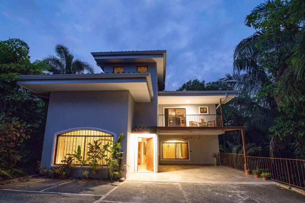 Villa with jungle view & pool near Manuel Antonio photo 4