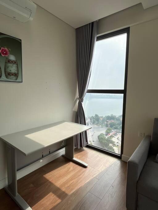 2-bedroom apartment West Lake view