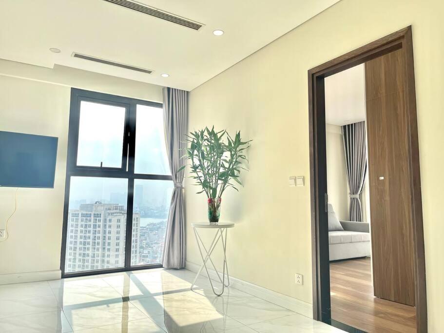 2-bedroom apartment West Lake view