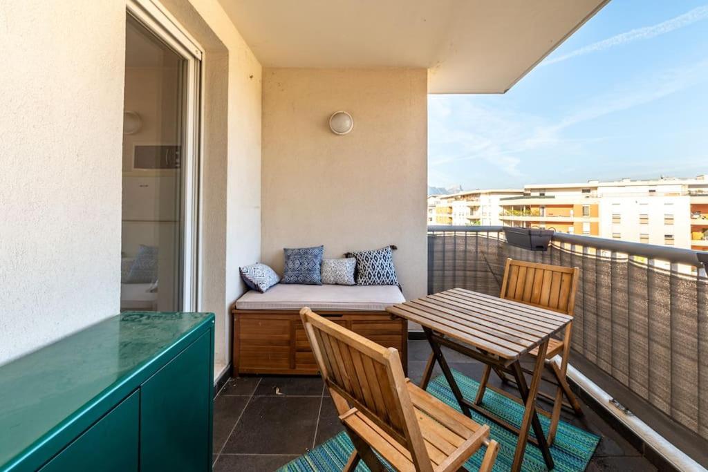 Sud de Grenoble: T2 lumineux - wifi fibre - balcon photo 1