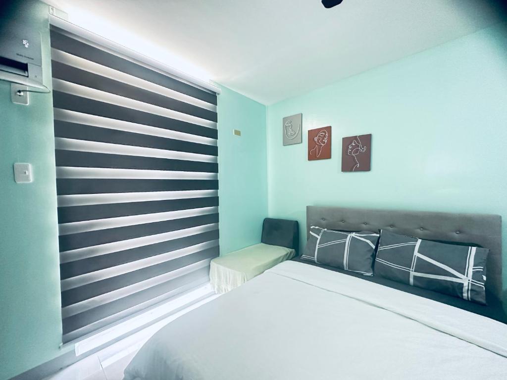 Fully Furnished Condo with Balcony Fiber Wi-Fi photo 2