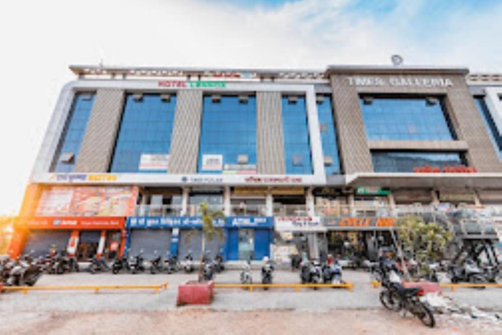 Lennox Hotel , Surat photo 1