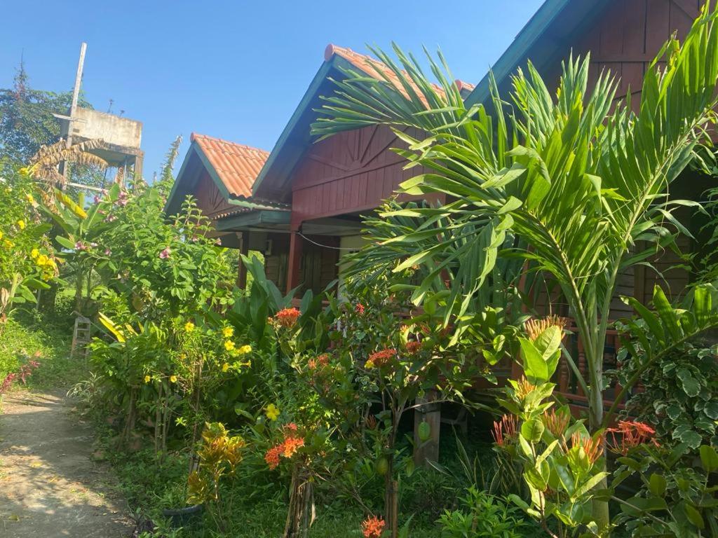 King Kong Restaurant and Bungalows photo 1