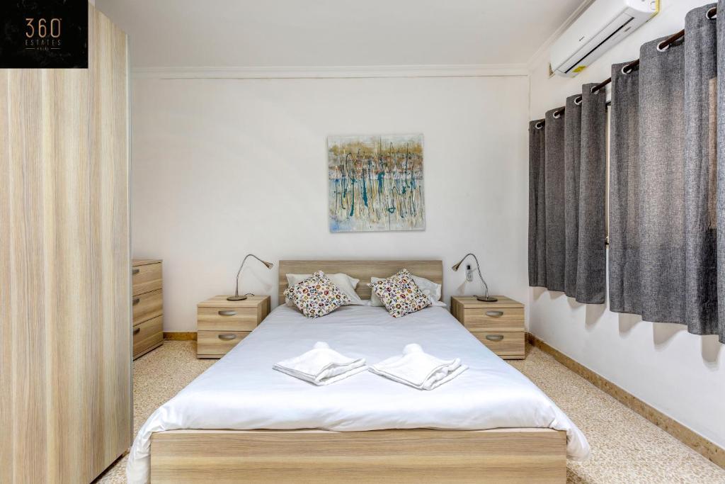 Tower Road seafront home, with 3BR & Working Space by 360 Estates - Tap to explore photos