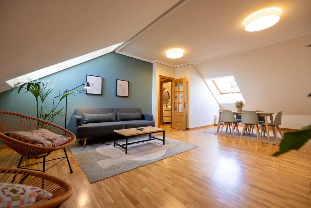 Apartamento en centro histórico de Burgos con parking incluido ATUAIRE photo 2