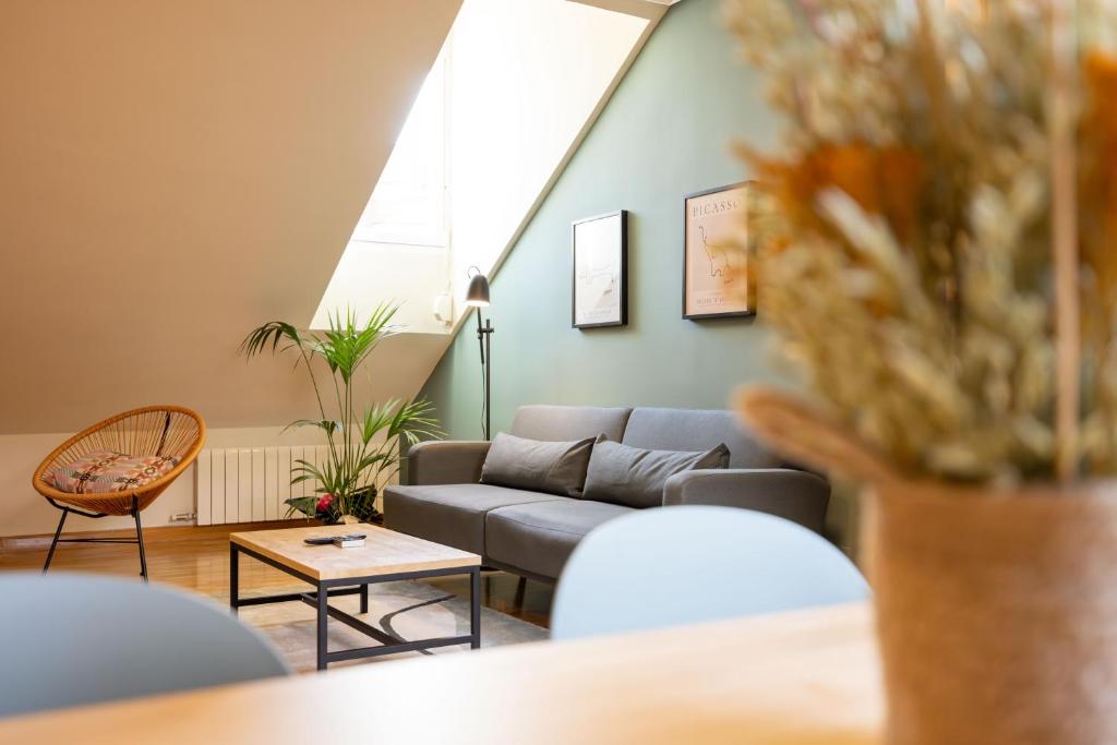 Apartamento en centro histórico de Burgos con parking incluido ATUAIRE photo 1