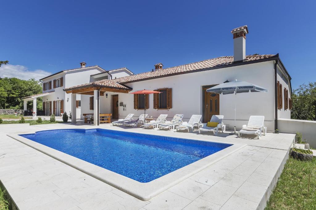 Villa Ana Labin for 12 person with 6 bedrooms & private pool