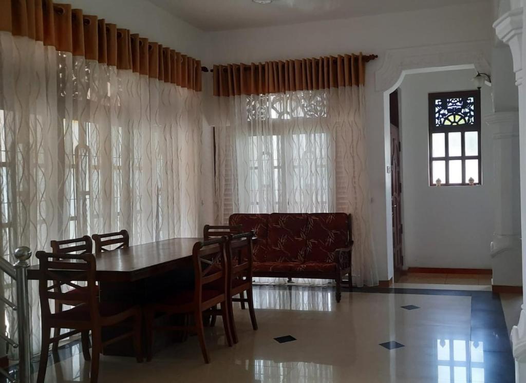 Party allowed Ja Ela Luxury entire home with 4 rooms photo 3