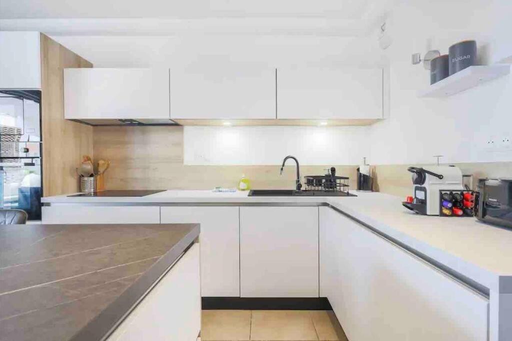 Logement Moderne Luxueux Parking AC côté de la mer photo 4
