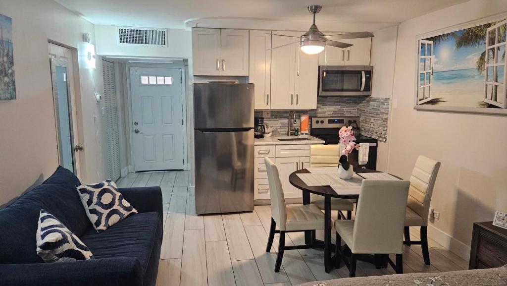 Beach Front Condo Paradise. Ground Floor.Studio. photo 4