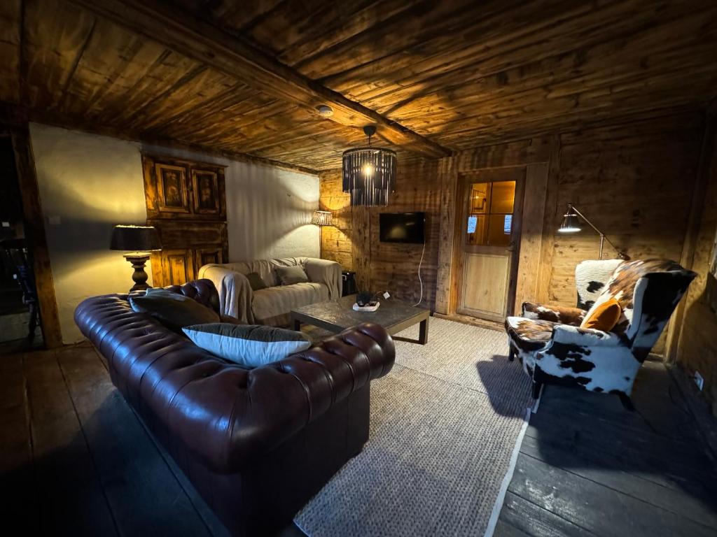 Warm and Stylish Boutique Lodge L'Etoile de Savoie photo 3