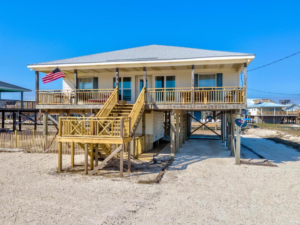051 Topsail image