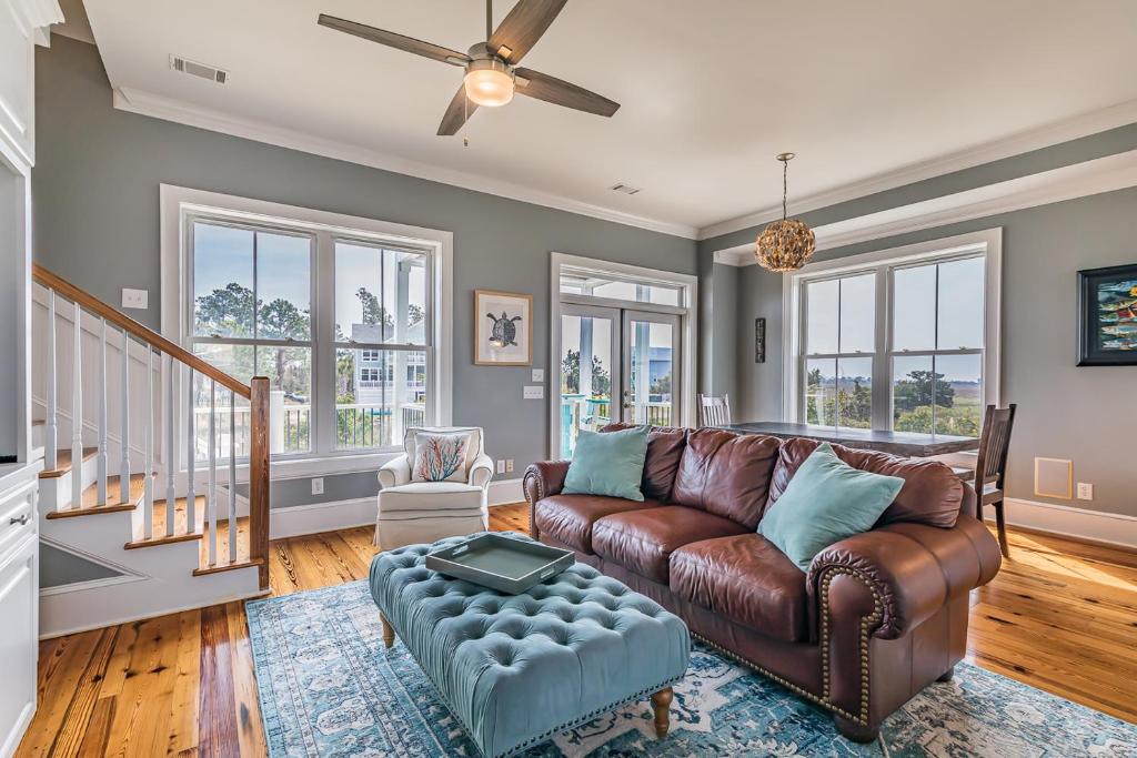 Immaculate Low Country Oasis on Harbor Island image