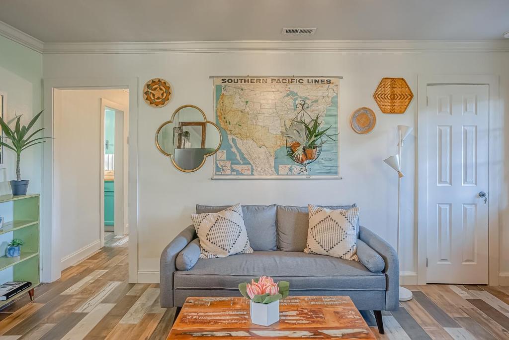 Urban Nest Cottage - Book Now! photo 1