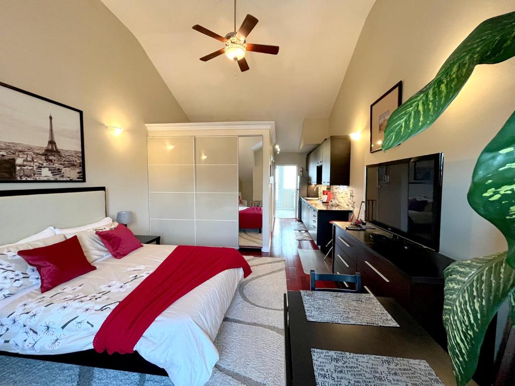 Stunning Rooms in Townhouse across the Beach photo 2