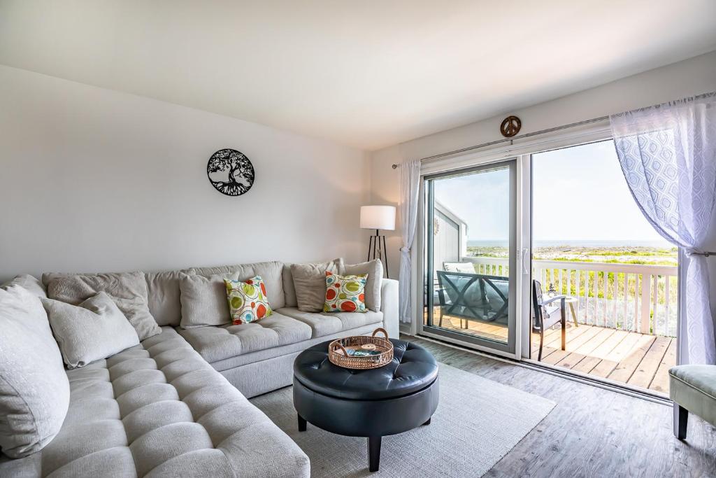 Newly Listed - Oceanfront Condo on Harbor Island image