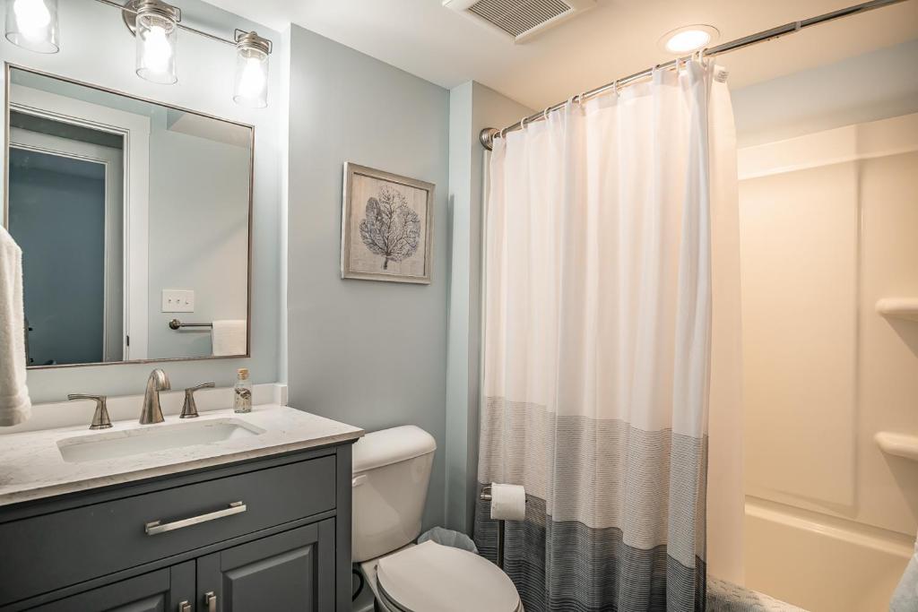 New listing - F Building Condo on Harbor Island image