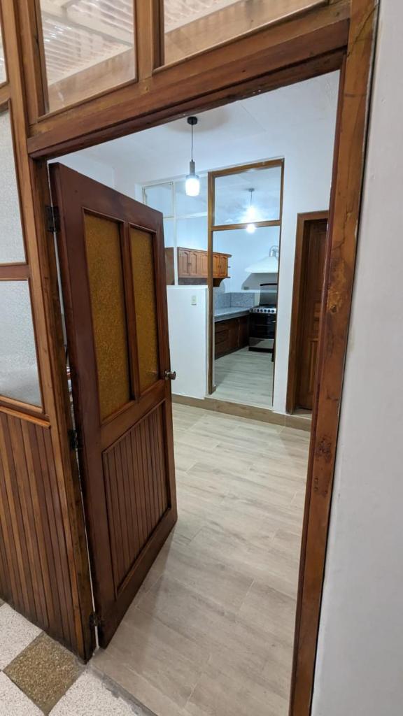 Beautiful room near everything 1 photo 4