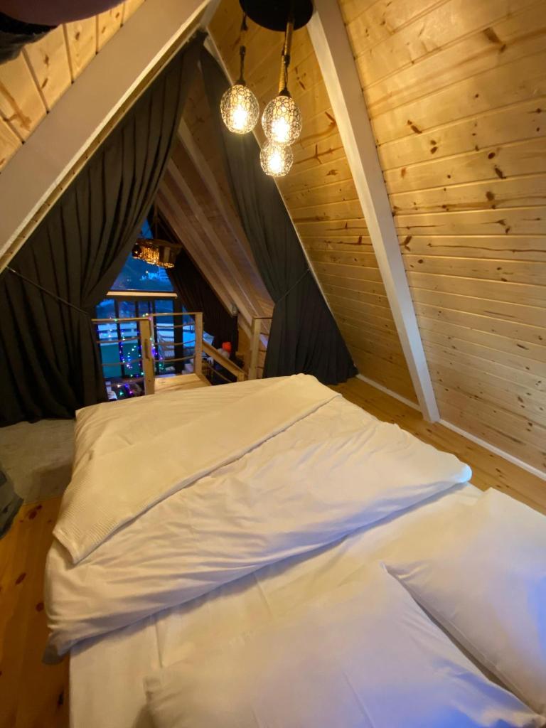 LEROZ BUNGALOV photo 3