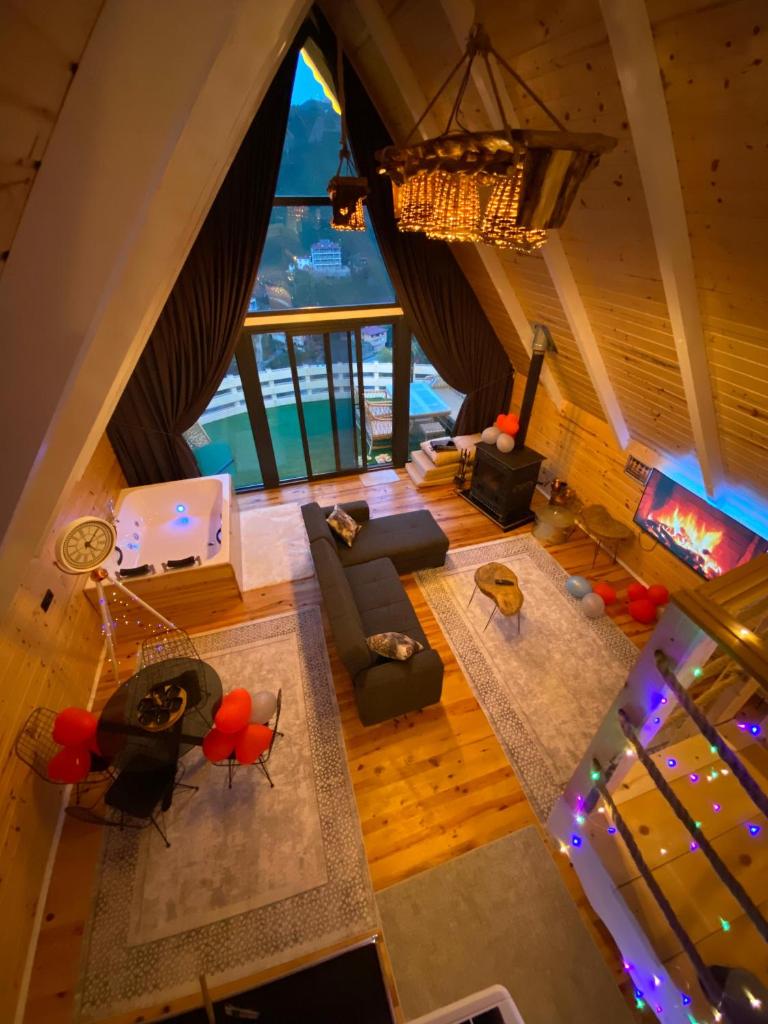 LEROZ BUNGALOV photo 1