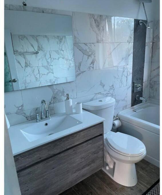 Stellar apartment walking distance to town photo 4